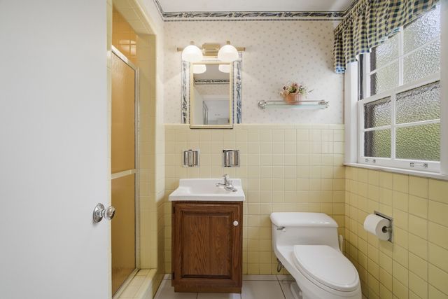 880 Hiawatha Lane, Riverwoods, IL 60015