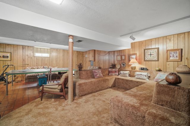 880 Hiawatha Lane, Riverwoods, IL 60015