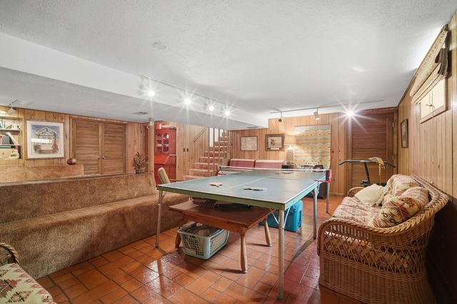 880 Hiawatha Lane, Riverwoods, IL 60015