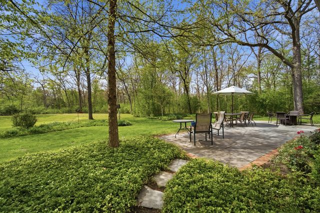 880 Hiawatha Lane, Riverwoods, IL 60015