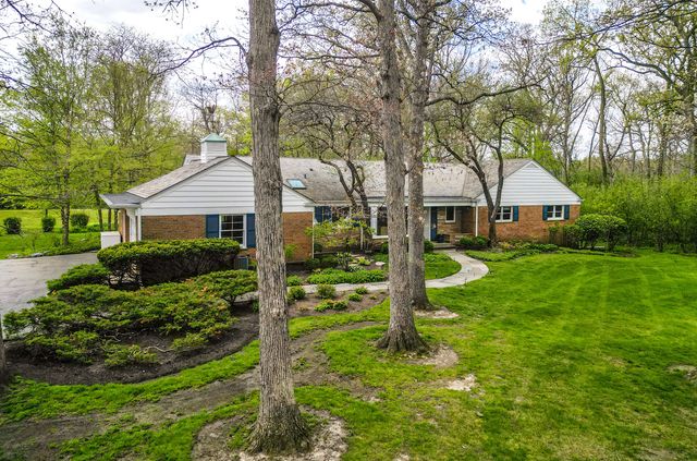 880 Hiawatha Lane, Riverwoods, IL 60015