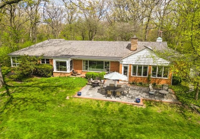 880 Hiawatha Lane, Riverwoods, IL 60015