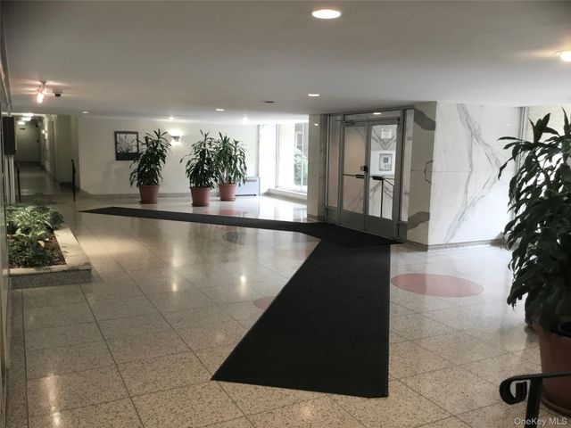 2 Sadore Lane 5F, Yonkers, NY 10710