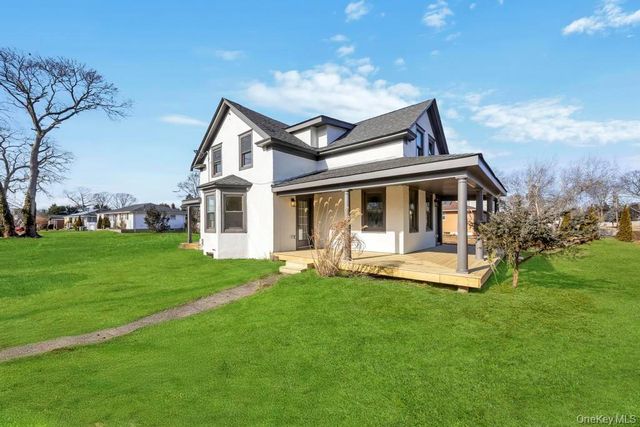 195 Brook Street, Oakdale, NY 11769