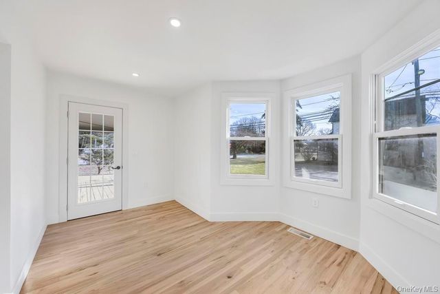 195 Brook Street, Oakdale, NY 11769