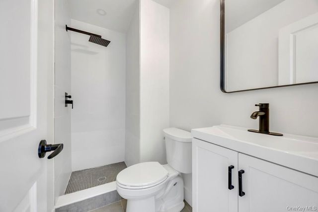 195 Brook Street, Oakdale, NY 11769