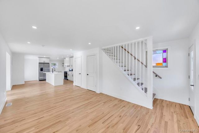 195 Brook Street, Oakdale, NY 11769