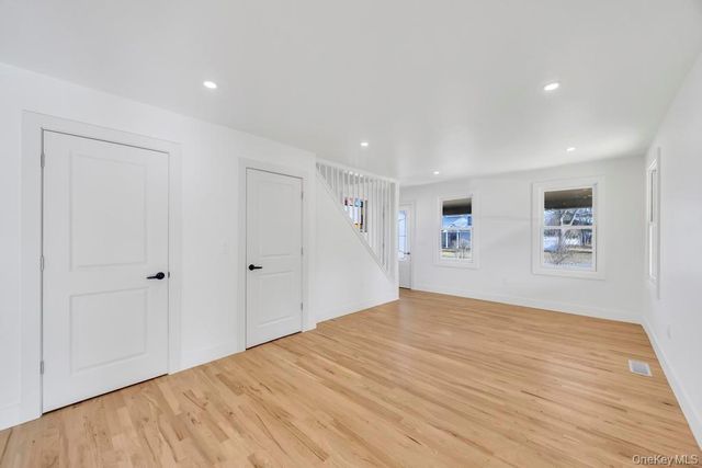 195 Brook Street, Oakdale, NY 11769