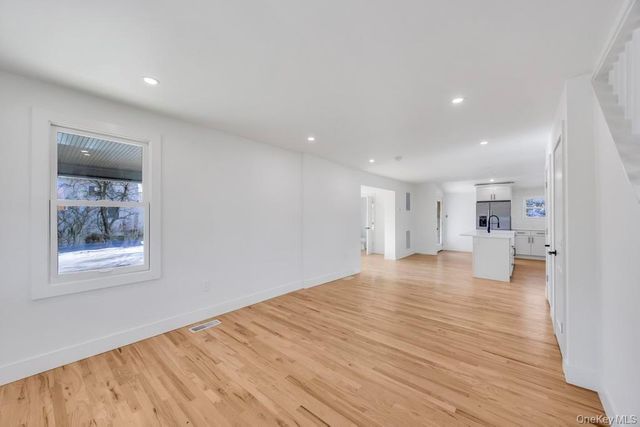 195 Brook Street, Oakdale, NY 11769