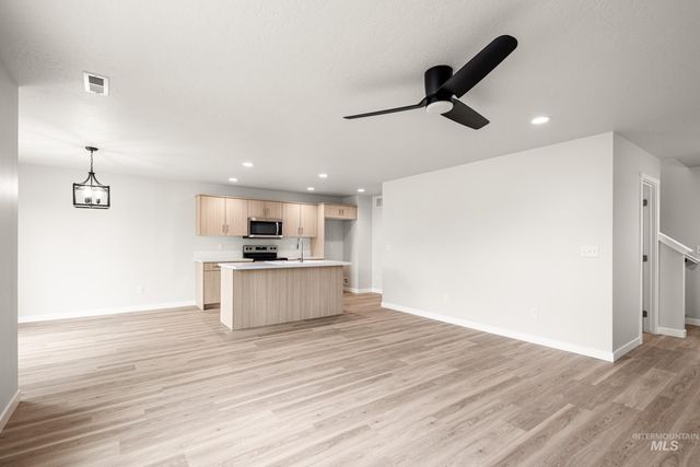 2382 W Fallon Lp, Nampa, ID 83651