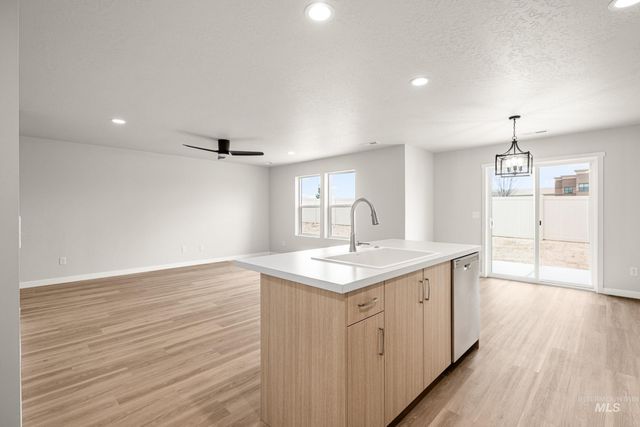 2382 W Fallon Lp, Nampa, ID 83651