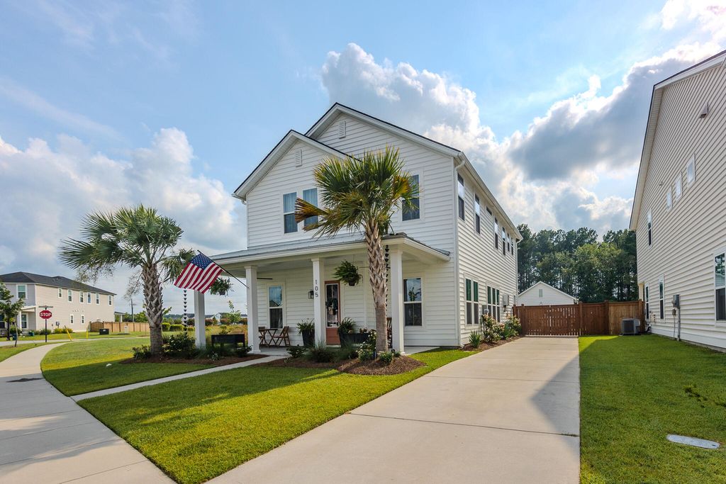 Image 4 of property listing at 105 River Wind Way, Summerville, SC 29485