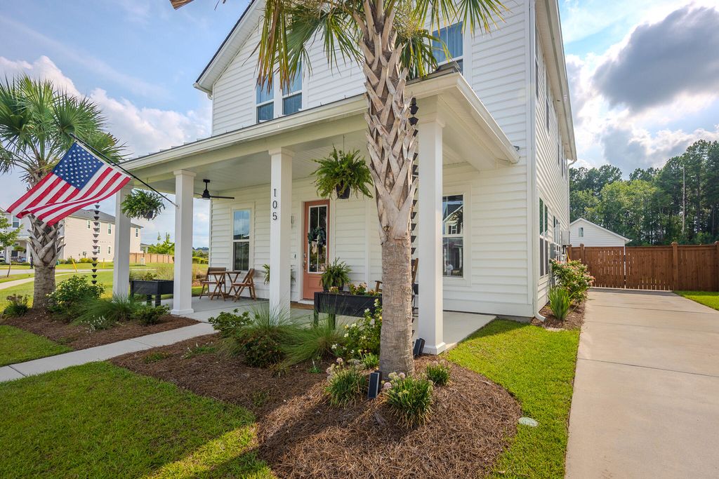 Image 5 of property listing at 105 River Wind Way, Summerville, SC 29485