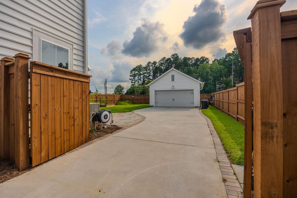 Image 51 of property listing at 105 River Wind Way, Summerville, SC 29485
