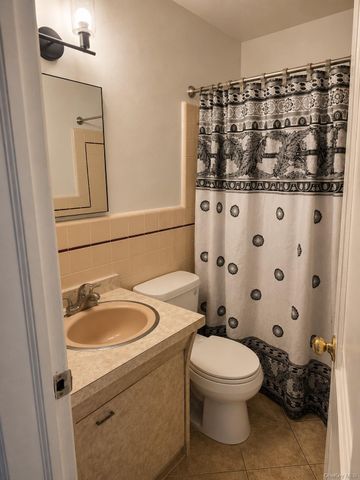 11 Prince Street, New Hyde Park, NY 11040