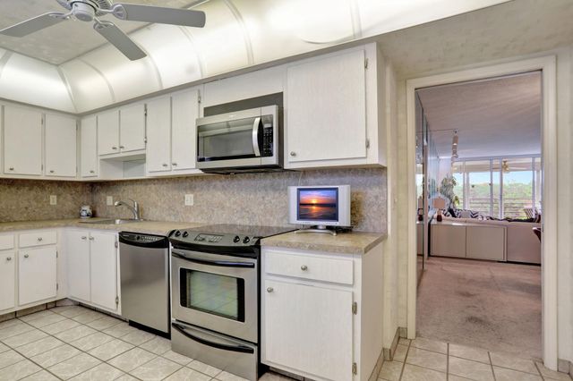 806 Cypress Blvd 409, Pompano Beach, FL 33069