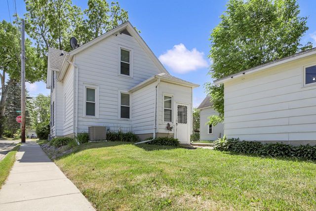 547 Forest STREET, Hartford, WI 53027
