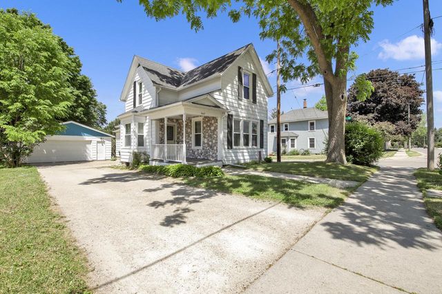 547 Forest STREET, Hartford, WI 53027