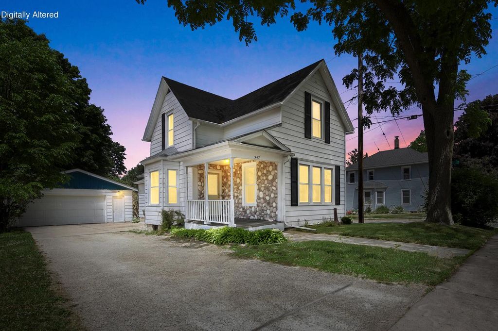 547 Forest STREET, Hartford, WI 53027