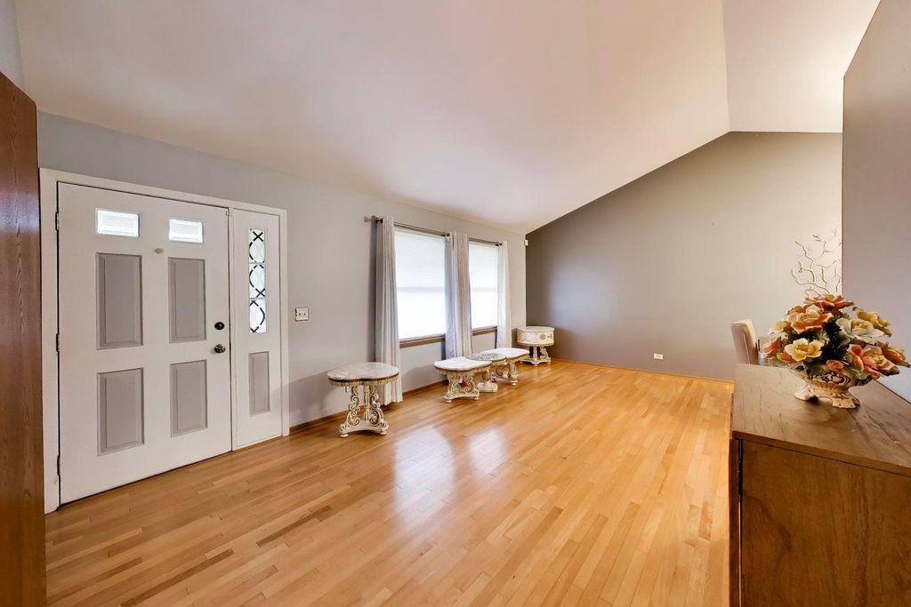 951 Wilma Lane, Elk Grove Village, IL 60007 — photo 3