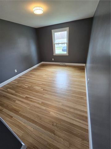 10 Wagon Wheel Lane, Woonsocket, RI 02895