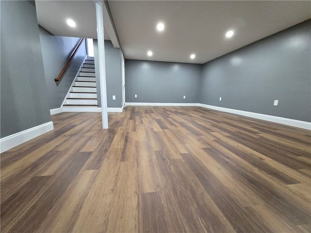 10 Wagon Wheel Lane, Woonsocket, RI 02895