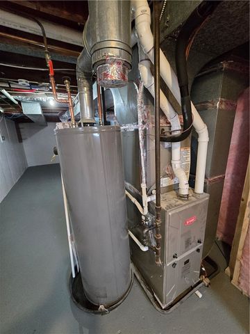 10 Wagon Wheel Lane, Woonsocket, RI 02895