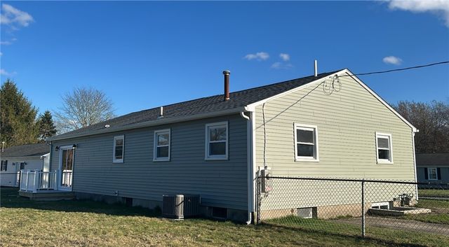 10 Wagon Wheel Lane, Woonsocket, RI 02895