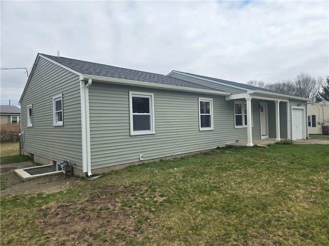 10 Wagon Wheel Lane, Woonsocket, RI 02895