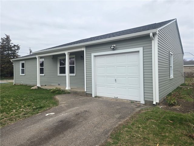 10 Wagon Wheel Lane, Woonsocket, RI 02895