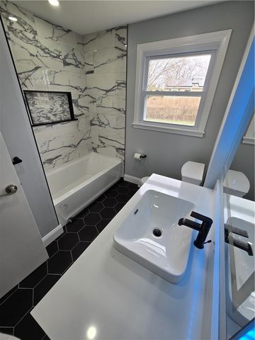 10 Wagon Wheel Lane, Woonsocket, RI 02895