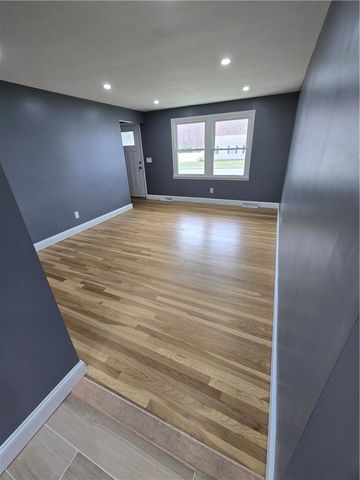 10 Wagon Wheel Lane, Woonsocket, RI 02895