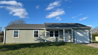 10 Wagon Wheel Lane, Woonsocket, RI 02895