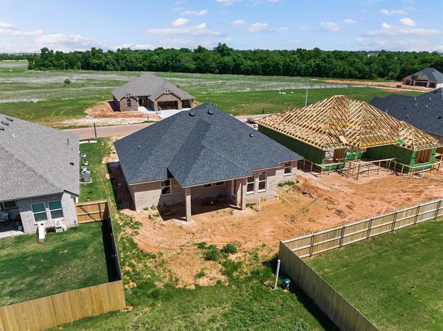5009 Vine Cliff Road, Mustang, OK 73064