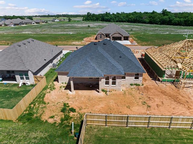 5009 Vine Cliff Road, Mustang, OK 73064
