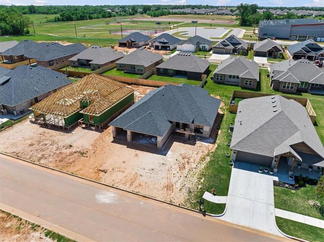 5009 Vine Cliff Road, Mustang, OK 73064