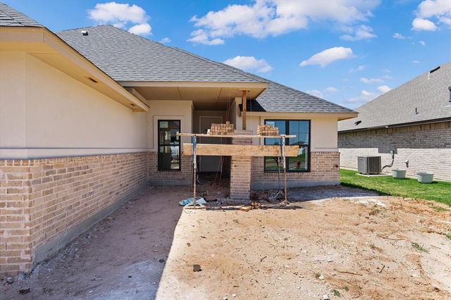 5009 Vine Cliff Road, Mustang, OK 73064