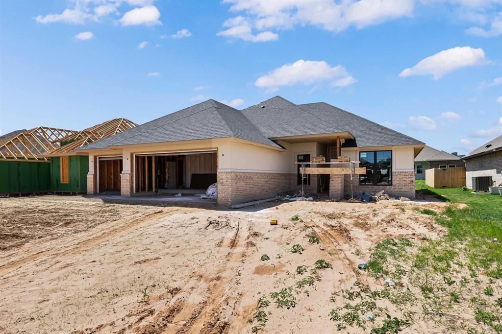 5009 Vine Cliff Road, Mustang, OK 73064