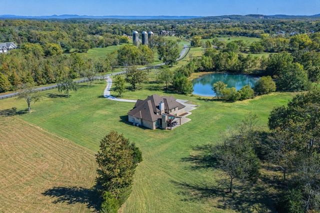 1591 N Lovvorn Rd, Christiana, TN 37037