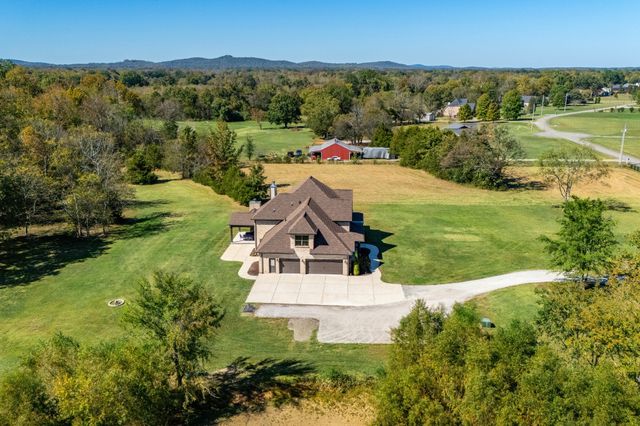 1591 N Lovvorn Rd, Christiana, TN 37037