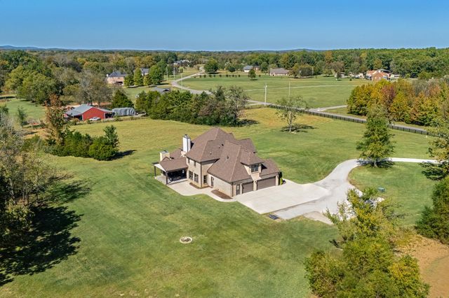 1591 N Lovvorn Rd, Christiana, TN 37037