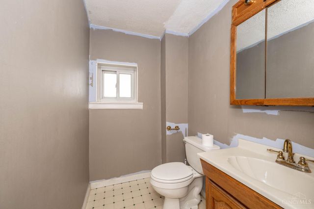 5653 Prosser Avenue, Elmwood Place, OH 45216