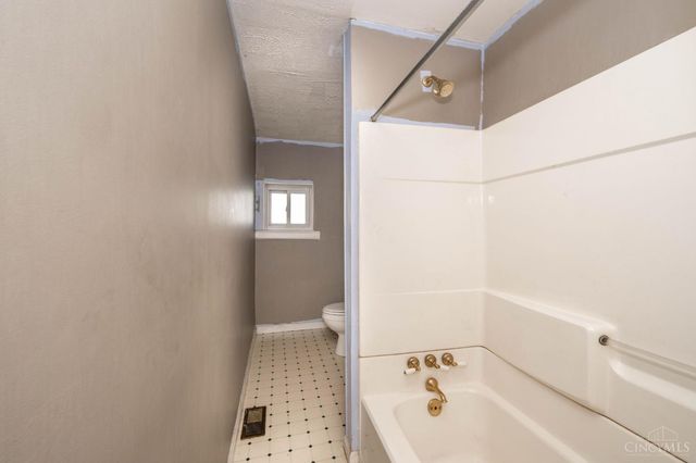 5653 Prosser Avenue, Elmwood Place, OH 45216