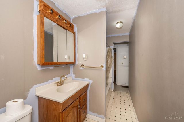 5653 Prosser Avenue, Elmwood Place, OH 45216