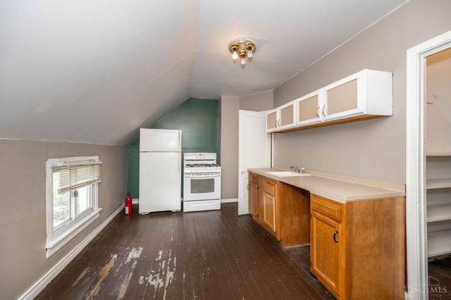 5653 Prosser Avenue, Elmwood Place, OH 45216