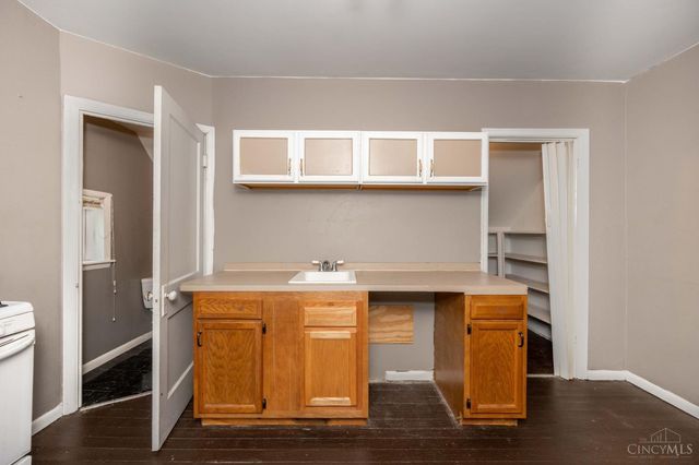 5653 Prosser Avenue, Elmwood Place, OH 45216