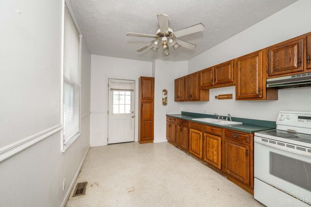 5653 Prosser Avenue, Elmwood Place, OH 45216