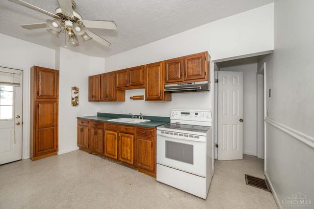 5653 Prosser Avenue, Elmwood Place, OH 45216