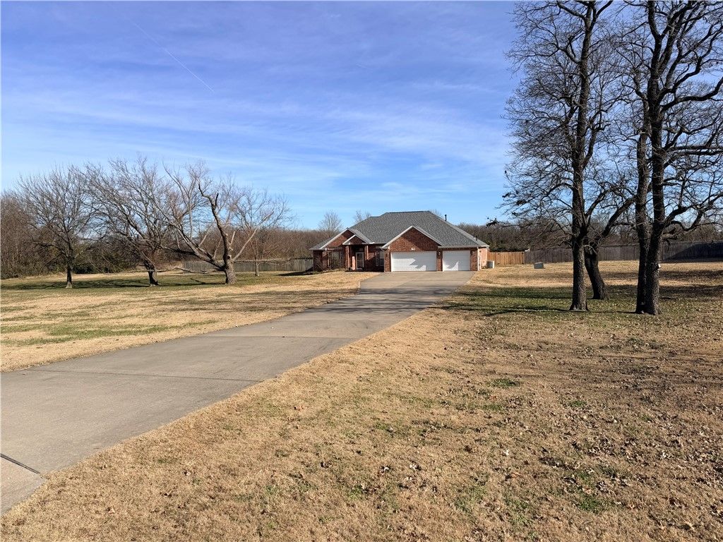 335 Ravenwood Road, Siloam Springs, AR 72761