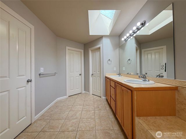 8412 NW Jeatran Place, Silverdale, WA 98383